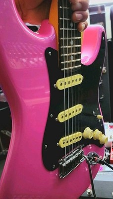 Rare Fender American Ultra, CME bubblegum, excellent condition!