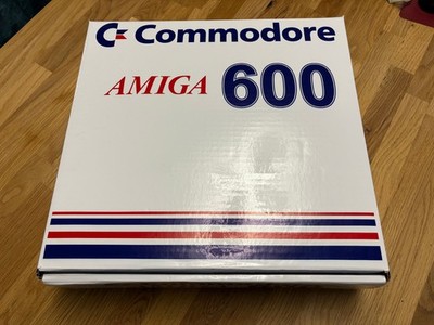 Commodore Amiga 600 von 1991   mit Maus, Netzteil & eine Nachempfundene OVP-NEU