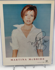 MARTINA MCBRIDE AUTO JSA COA Signed 8x10 PHOT...
