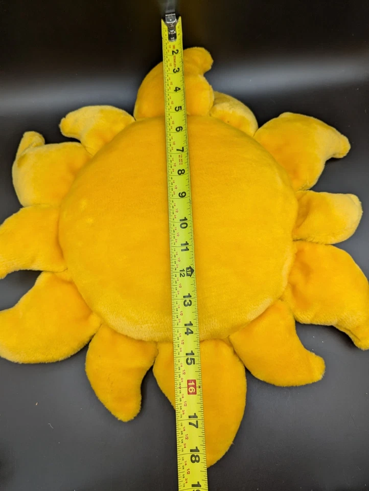 Almohada decorativa vintage de felpa cara luna y sol celestial de 19" con gráfico de salamandra Foto 4 de 4