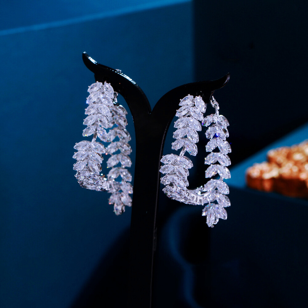 Sparkling Silver Plated Cubic Zirconia Austrian Crystal Leaf Dangle Drop Earring