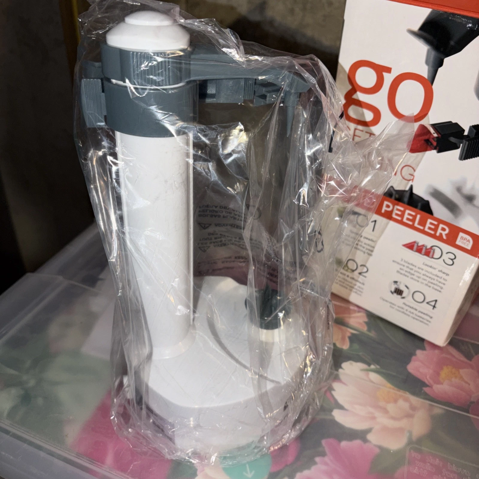 Dash Go Rapid Peeler White One Touch Battery Operated (Never Used)