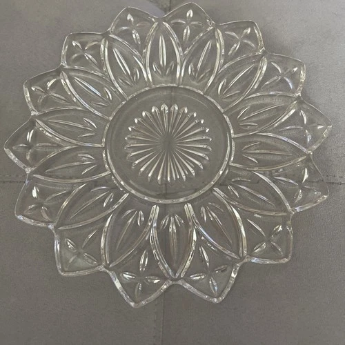 Set of 4 Vintage Federal Glass Clear Petal Pattern Snowflake Cross Plate 9 1/2”