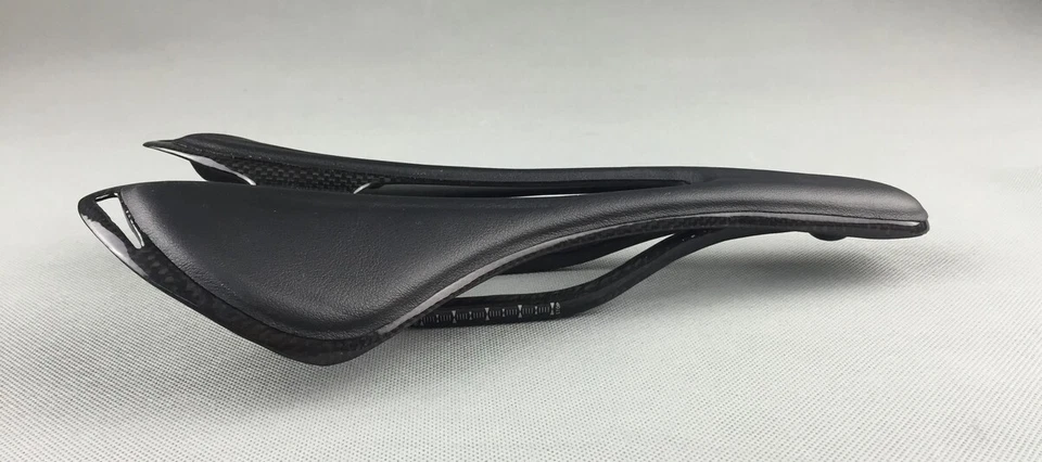 Sillín de cuero de carbono completo para bicicleta de carreras MTB asiento de bicicleta de carretera 270 * 143 mm riel ovalado Foto 2 de 4