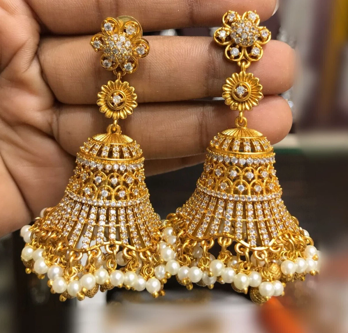 Earrings : Alloy gold palted kundan pearls jhumka earrings