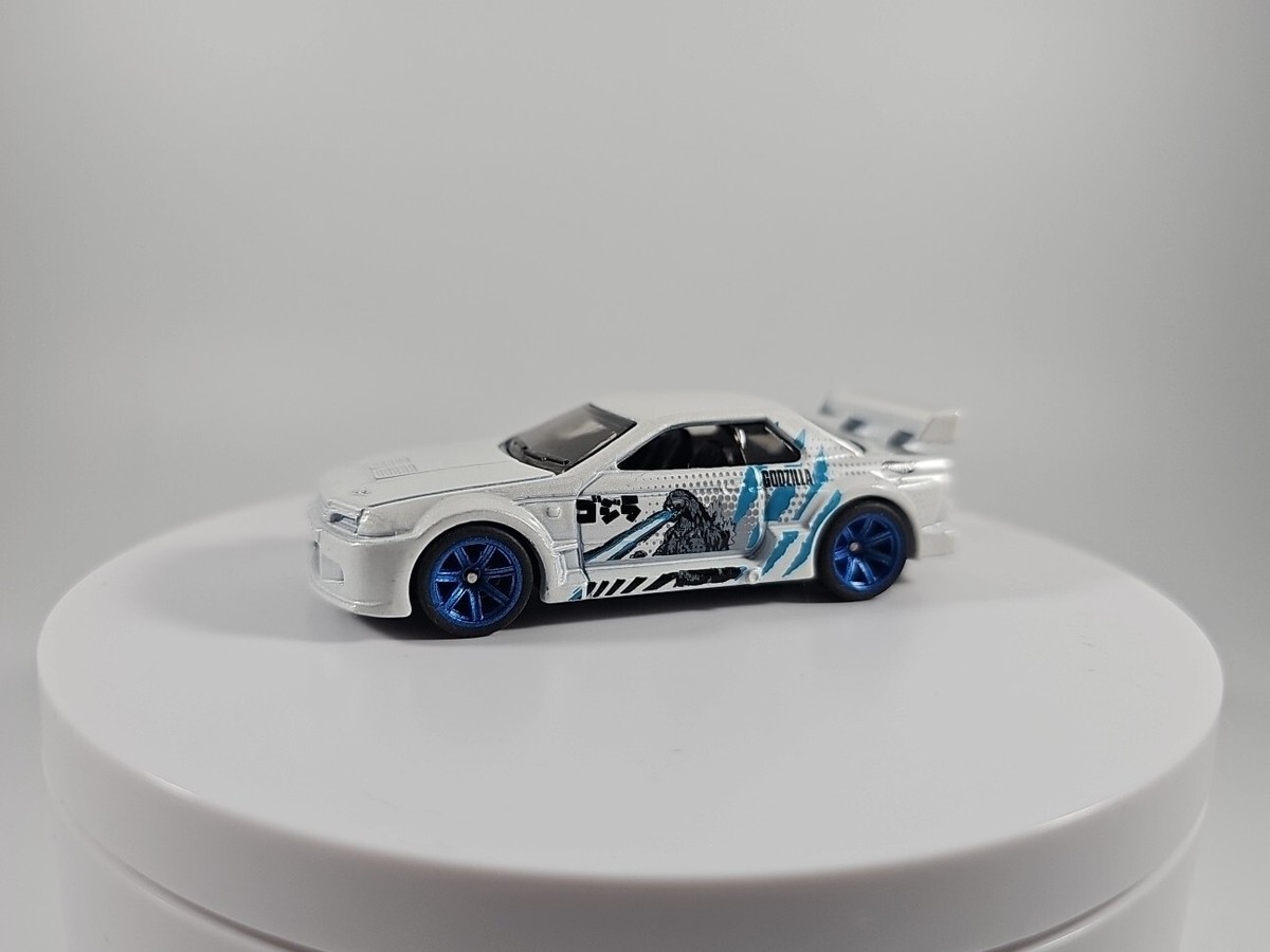ホットウィール スカイライン r34 godzilla Hot Wheels Nissan Skyline GTR r34 White Godzilla With Real Riders