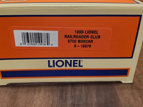 LIONEL GOLD MEMBER BOX SET W/ BOXCAR, PIN, MEMBER CARD & CELLULOID BUTTON ~SC378 - Picture 10 of 20