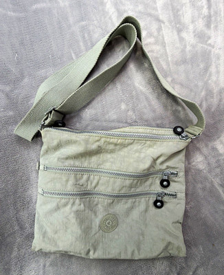 Kipling Gray Crossbody Bag Vintage Adjustable Strap Triple Zip Pockets Lined