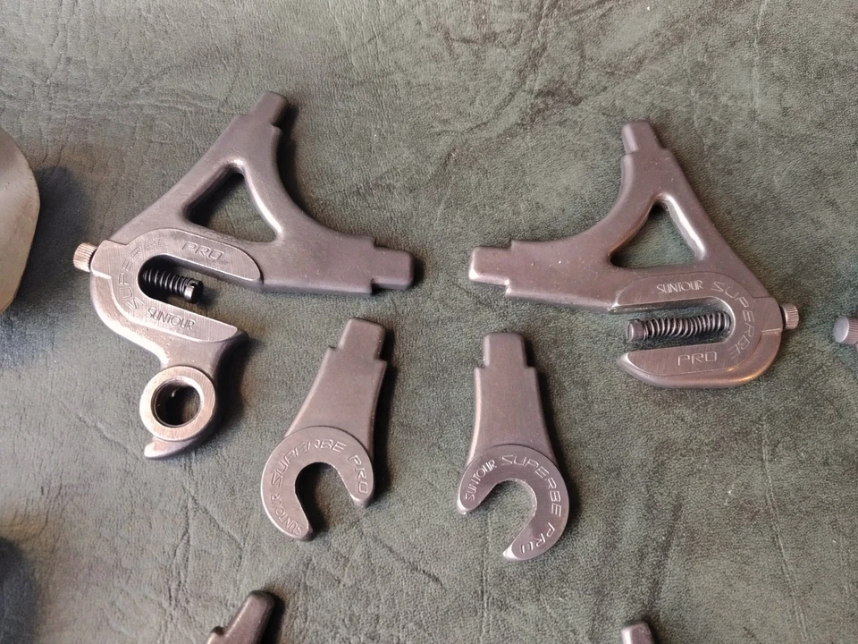 LOTE DE PUNTEROS CAMPAGNOLO VINTAGE NUEVO + CAPÓS DE FRENO + PUNTEROS SUNTOUR SUPERBE PRO Foto 3 de 4