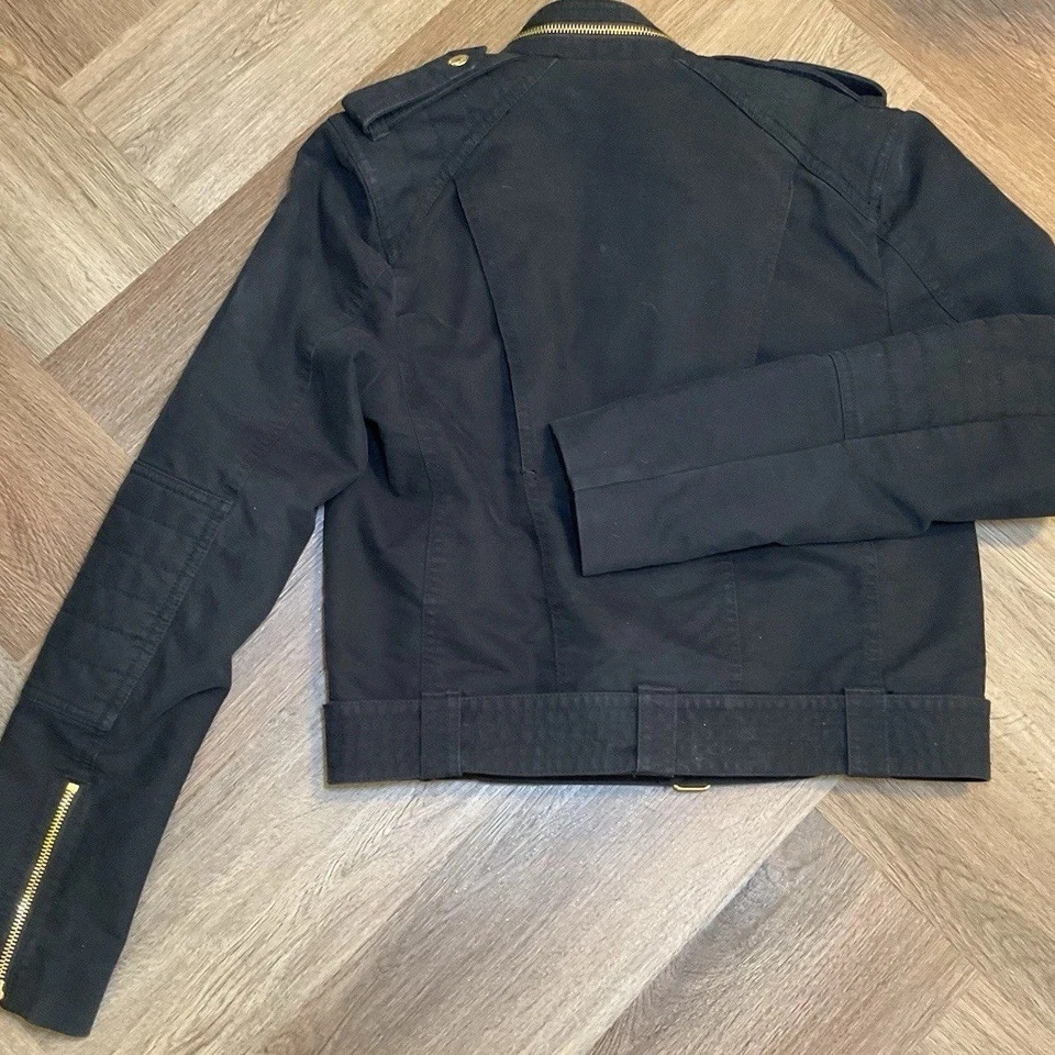 Chaqueta Juicy Couture para mujer negra mediana Moto con cinturón cremalleras doradas charretera elegante Foto 2 de 4