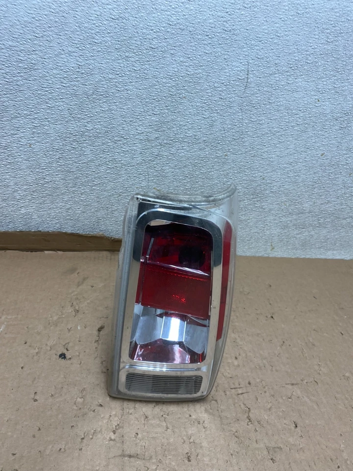 2006 2009 Mitsubishi Raider Right Passenger RH Tail Light U8726 DW - Image 3 of 4