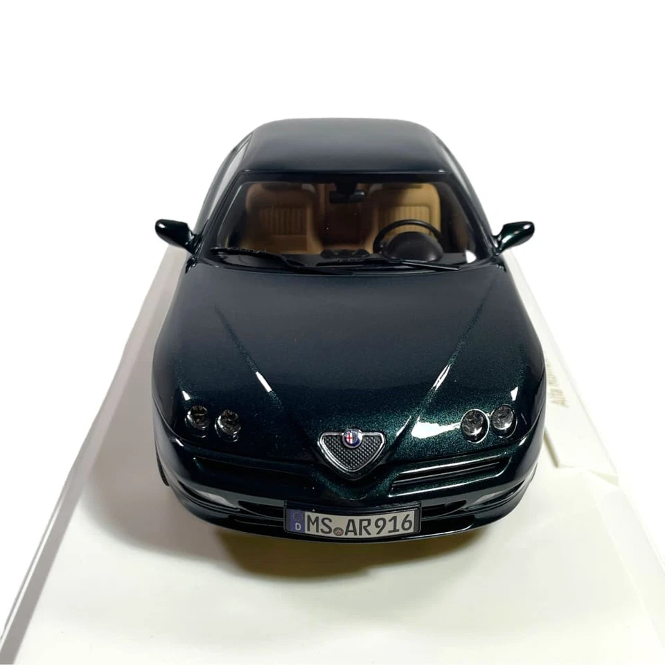Modellino Auto Norev 1/18 Alfa Romeo GTV 1999 Coventry Green Metallic - Immagine 2 di 4