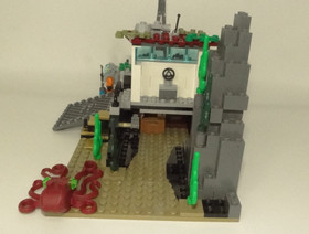 LEGO City 60095 Deep Sea Exploration Vessel Missing 1 Shark Face Rest Complete