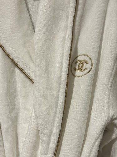 Super Rare Chanel Beaute Vip White Bath Robe Gold Logo Made in Portugal - 第 2/6 張圖片