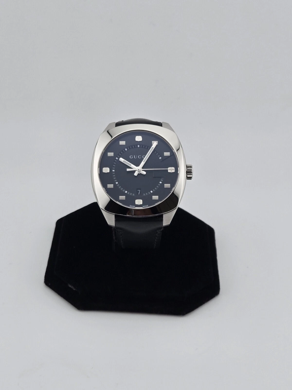 Montre homme Gucci GG2570 cadran noir bracelet cuir   YA142307
