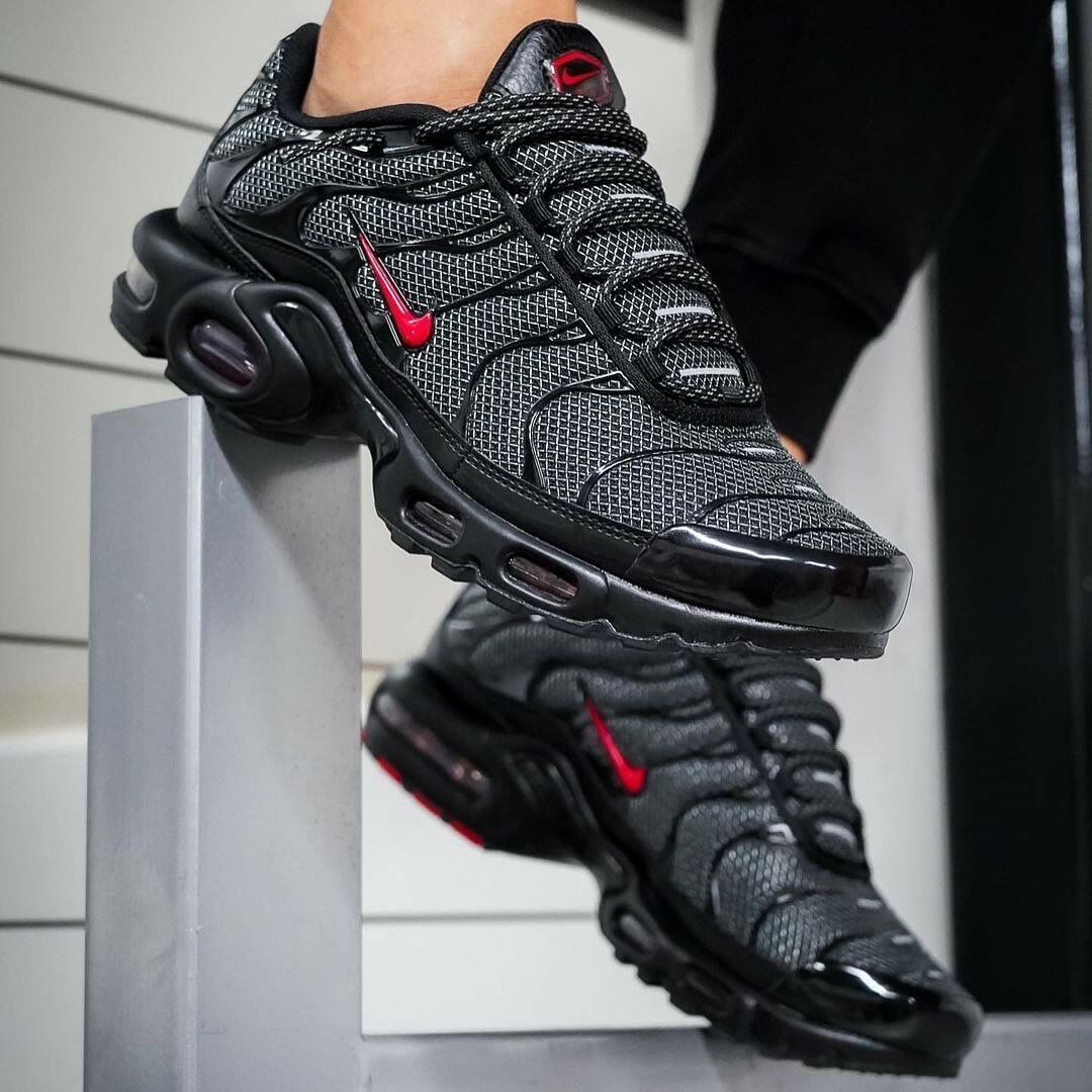 Adicto vistazo oficina postal Nike Air Max Plus TN Black Red Metal Mesh Sneakers Men&#039;s DO6383-001  Size 8.5 US | eBay