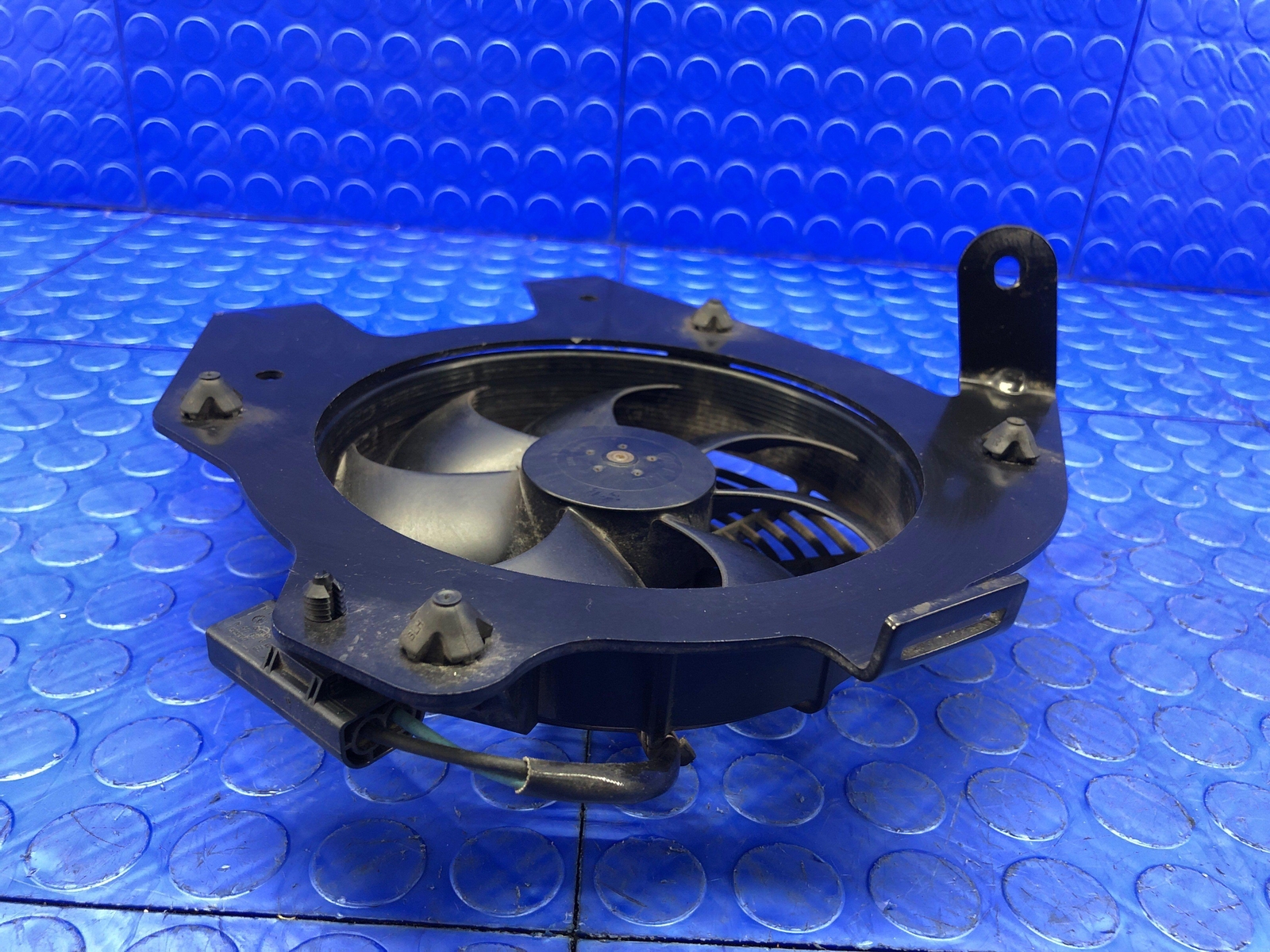 2014-2019 BMW I8 OEM REAR TRUNK MOUNTED ELECTRICAL FAN 17427639680
