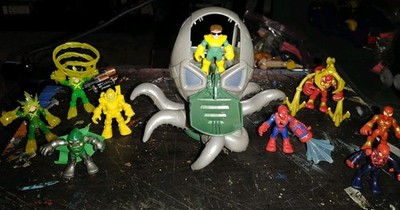 2015 Playskool Dr. Ock & Octo-Mech Vehicle Plus 8 Heroes & Villians 