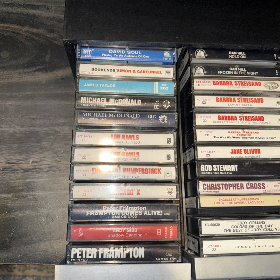 Lot of 36 Vintage Rock/Misc CASSETTE TAPES  70’s-80’s and cassette holder   Foto 2 de 4