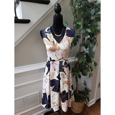 Ann Taylor Dress Women Size 6 Ivory Navy Floral Fit and Flare Sleeveless V Neck