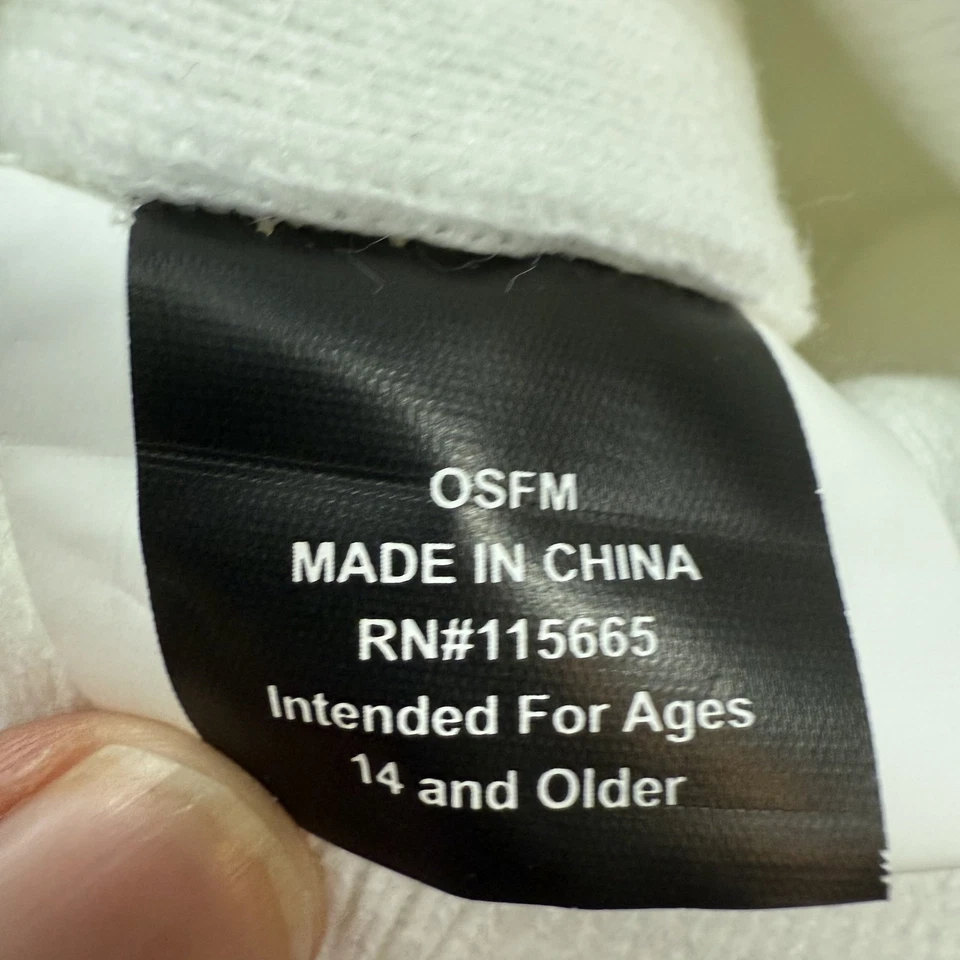 Gorro Hello Kitty 3D para crianças branco 8x8"" BioWorld boné de inverno - Imagem 3 de 4