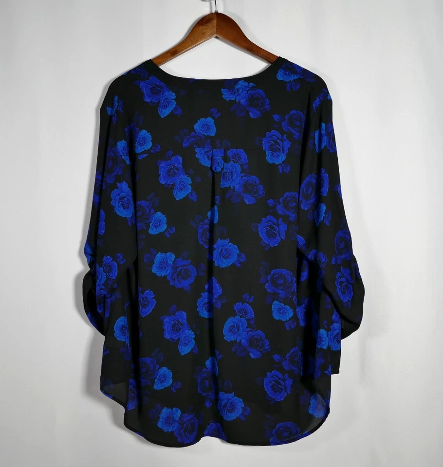 Blusa popover feminina tórrida floral escura Harper tamanho 2X transparente rolo aba manga fada - Imagem 4 de 4