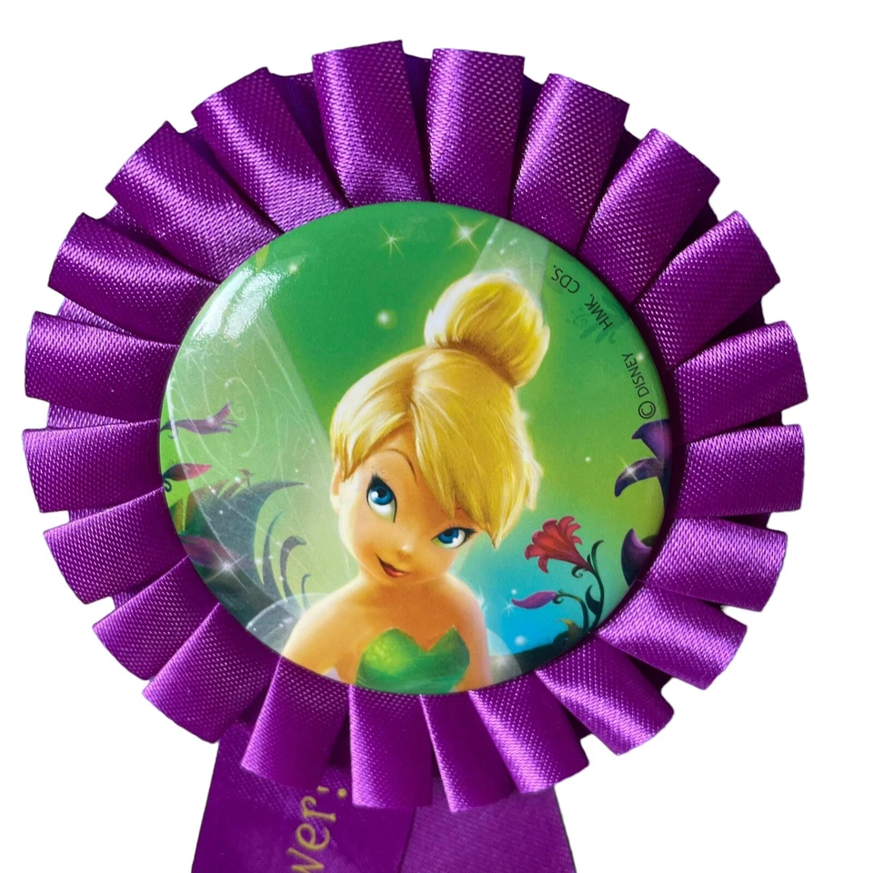 Prendedor Hallmark Disney Fairies TINKERBELL CINTA Púrpura Pixie Fiesta Cinta NUEVO CON ETIQUETAS NUEVO Foto 2 de 4