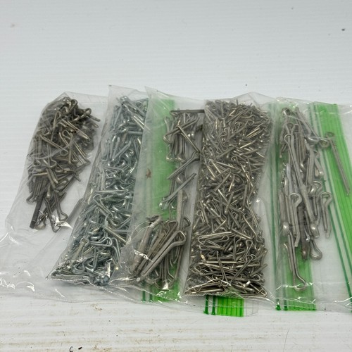 More Than 400 Pieces Various Sizes of Clitch Pins