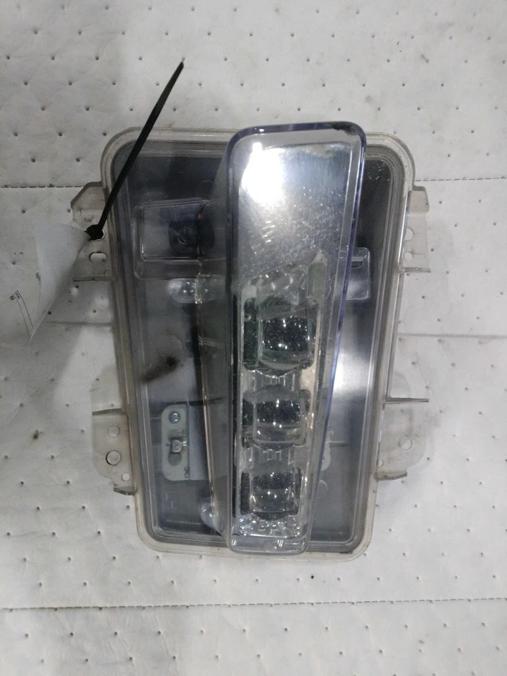 二手驾驶灯适合:2016 年福特 Expedition 雾驱动 LED C 级 — 第 4/4 张图片