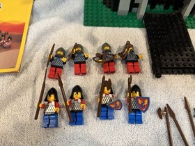 LEGO Castle: Black Monarch's Castle (6085) Good Condition!  Vintage Set!