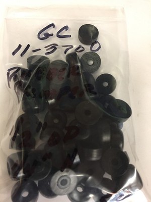 11-3700 GC ELECTRONICS RUBBER BUMPERS 1/2'' OD 1/4'' H 50 PCS NOS