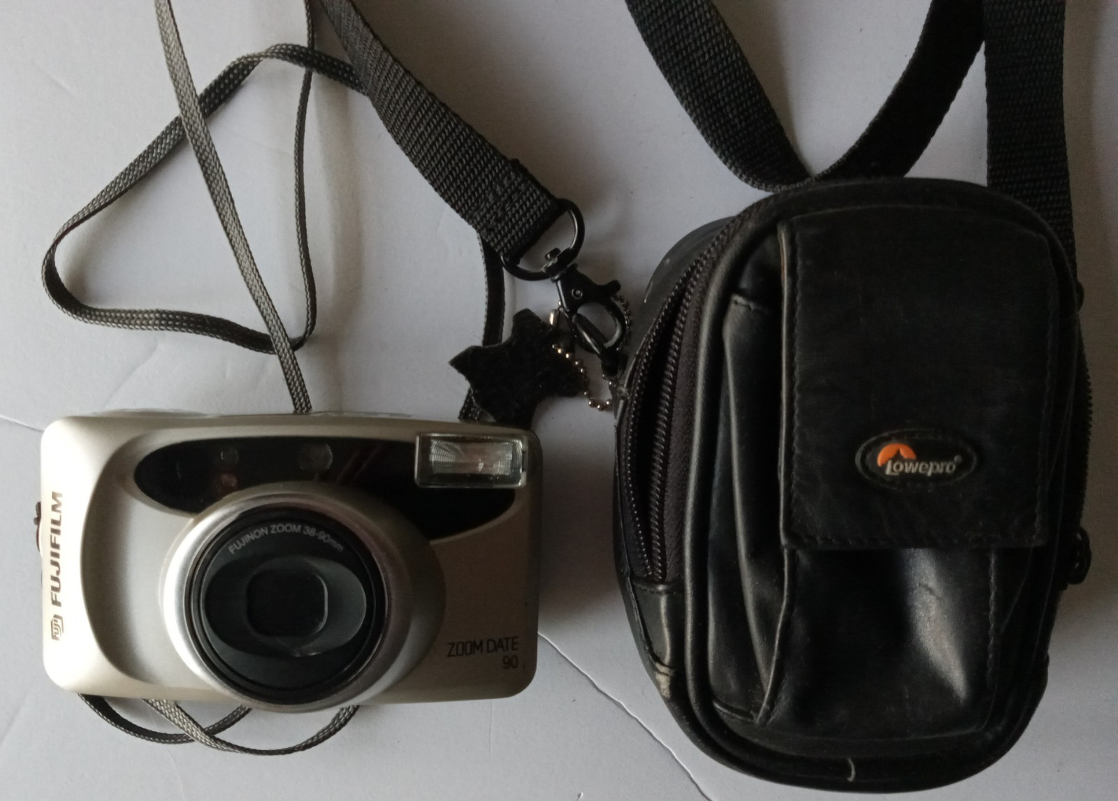 VTG Fujifilm Zoom Date 90 35mm Camera Black with Strap & Lowepro Case Tested Working