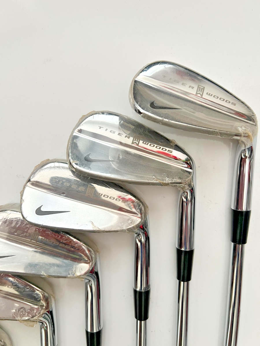 Nike “Tiger Woods” One Of A Kind Irons 2004 + 7.5 Driver + Buick