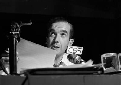 News reporter Edward R Murrow at the Presidential Election night 1940s Photo 1