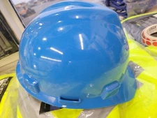 MSA 475359 V-Gard Blue Hard Hat with Fas-Trac III Suspension