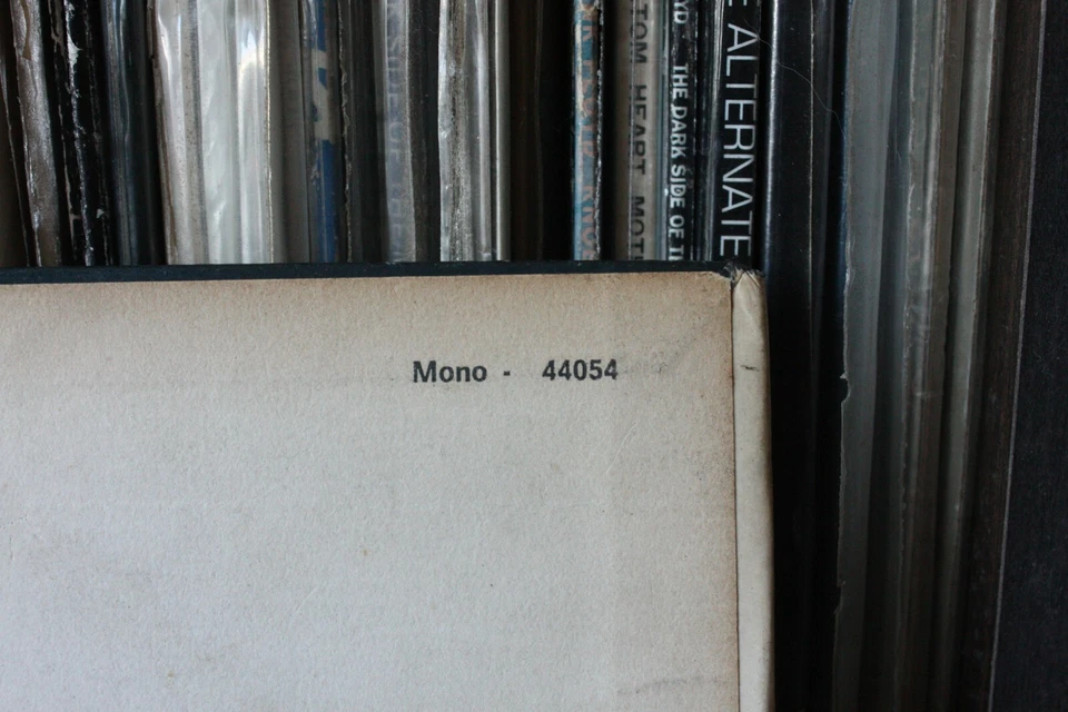 THE DOORS MORRISON HOTEL  ORIGINAL  FIRST PRESSING IN MONO ULTRA RARE 1970 LP - Image 3 of 4