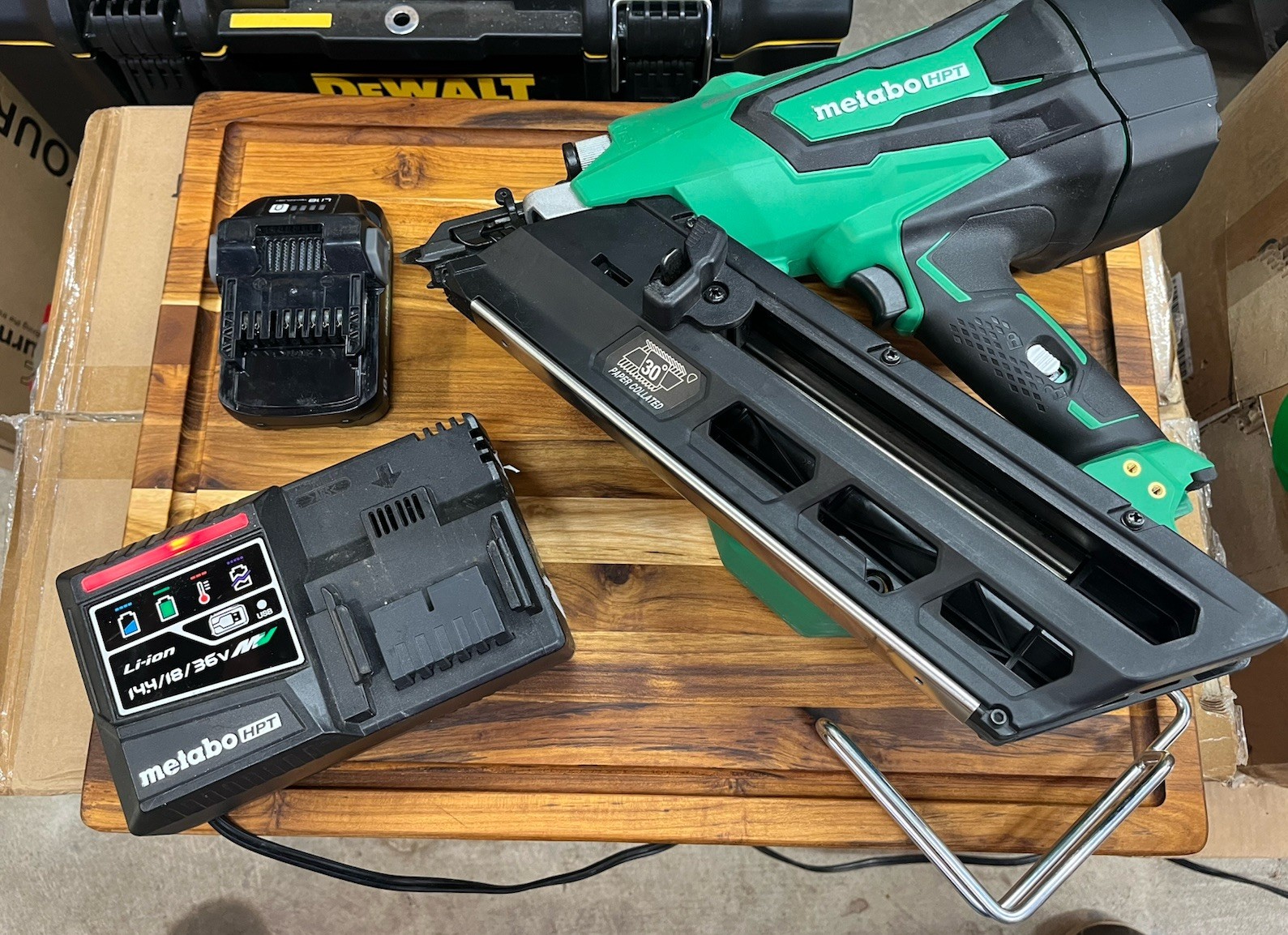 Metabo HPT NR1890DC(S) 18V 3.5" Cordless Strip Framing Nailer w/ Battery Charger