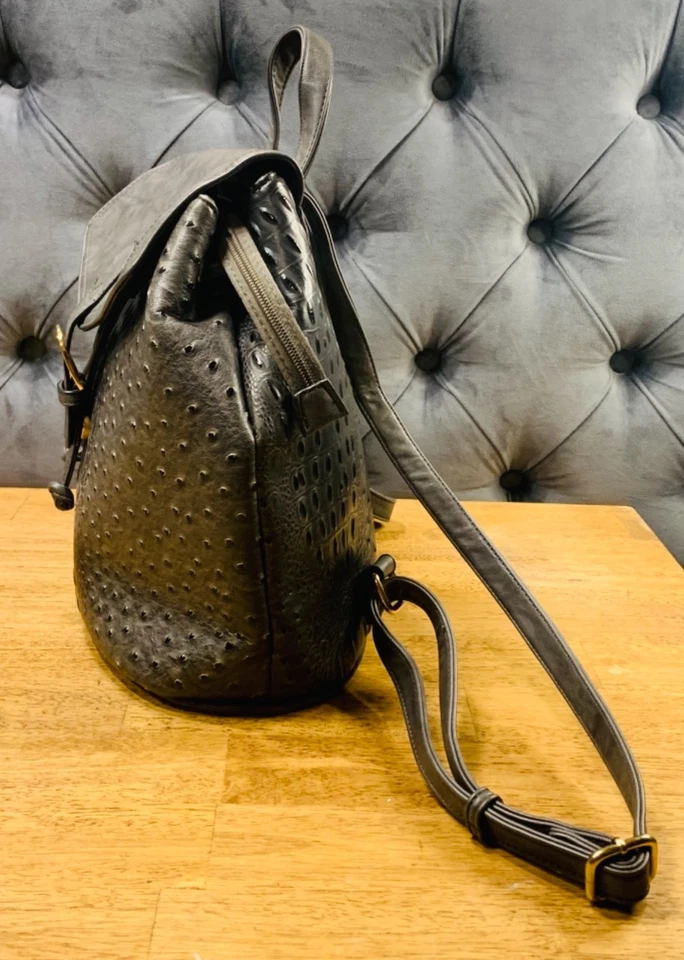 Drawstring Bucket Backpack Black Faux Alligator Leather RARE Vintage 90s Y2K Bag - Image 3 of 4