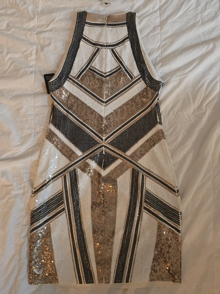 Vestido Express Lentejuelas Body Con Negro y Dorado Talla Mediana Foto 3 de 4