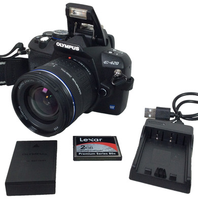 Olympus E-420 10MP DSLR with 14-42mm zoom Lens, Memopry and Charger Tested