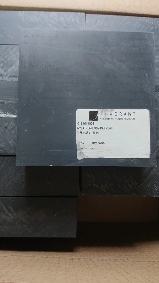 Culata de fresado CNC de placa cuadrada de nailon fundido Nylatron GSM PA6 Foto 2 de 4