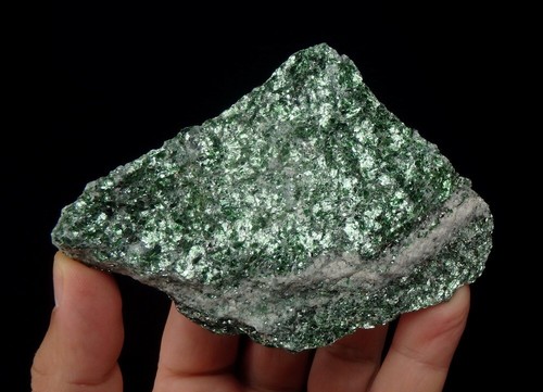 MUSCOVITE var. FUCHSITE -- NORWAY Finnmark - Kautokeino - Gaskkabeaivári /pj750 - Picture 11 of 15