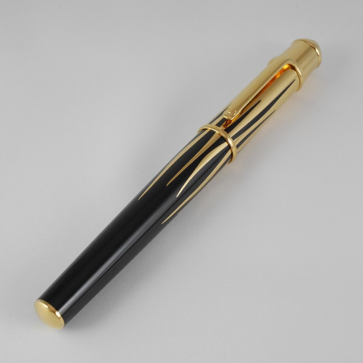 筆記具 Cartier Mini Diabolo fountain pen 18K Cartier Mini Diabolo Fountain Pen 18K Gold Nib Silver Black