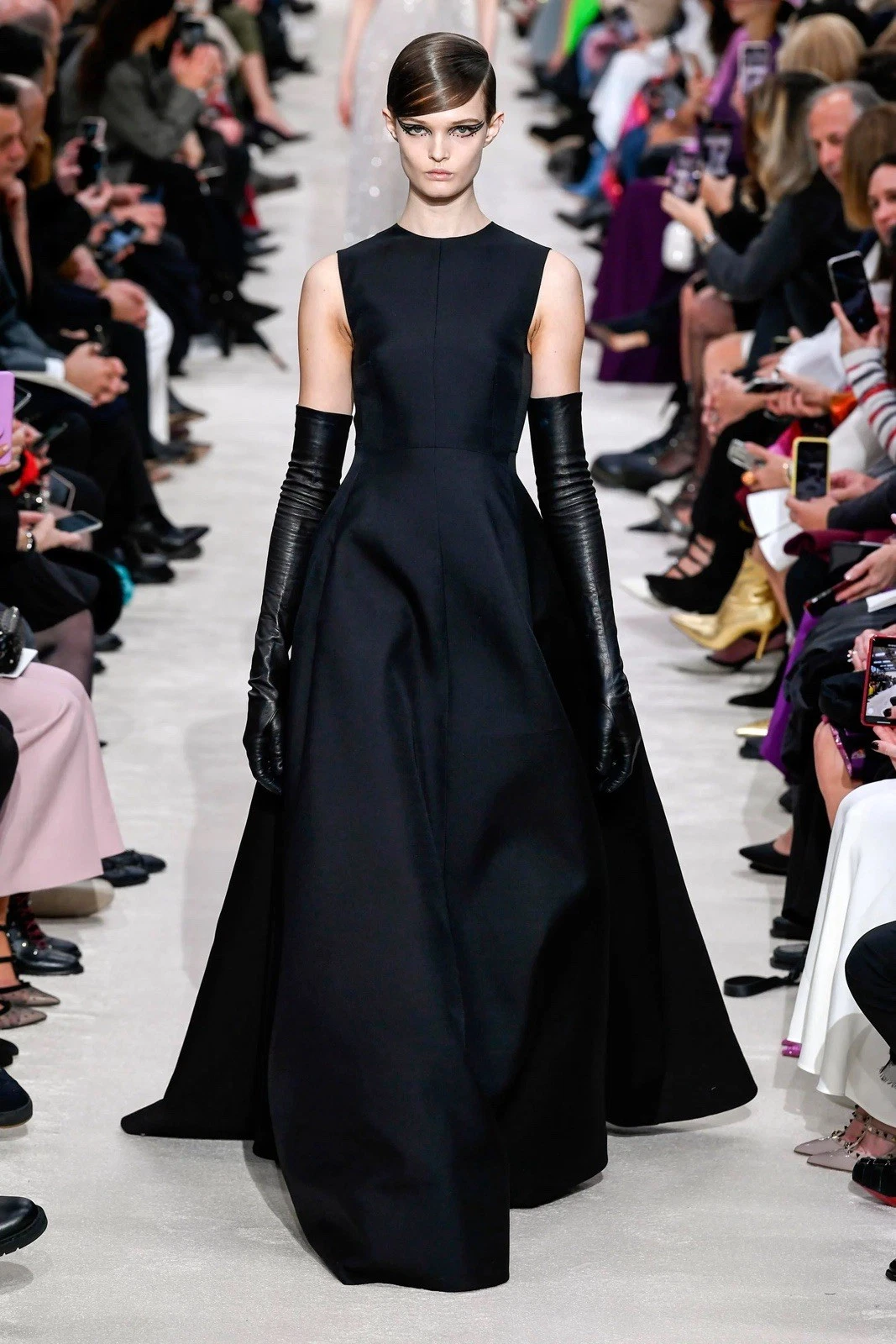 Valentino — VALENTINO RUNWAY BLACK SLEEVELESS GOWN DRESS IT 40