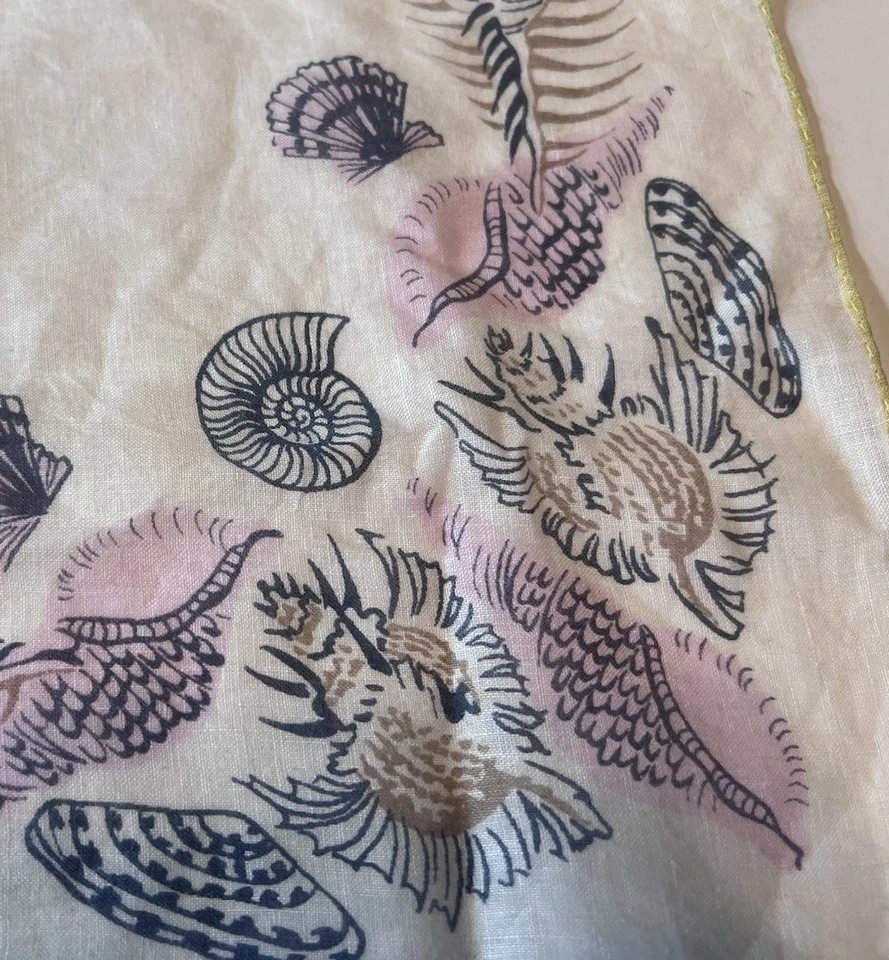 Pañuelo de lino Tammis Keefe de colección conchas marinas rosa MCM kitsch océano Cottagecore Foto 2 de 4