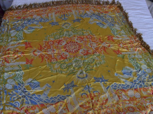 VTG SILK ASIAN TABLECLOTH TAPESTRY EMBROIDERED GOLD RED GREEN FRINGED VGC