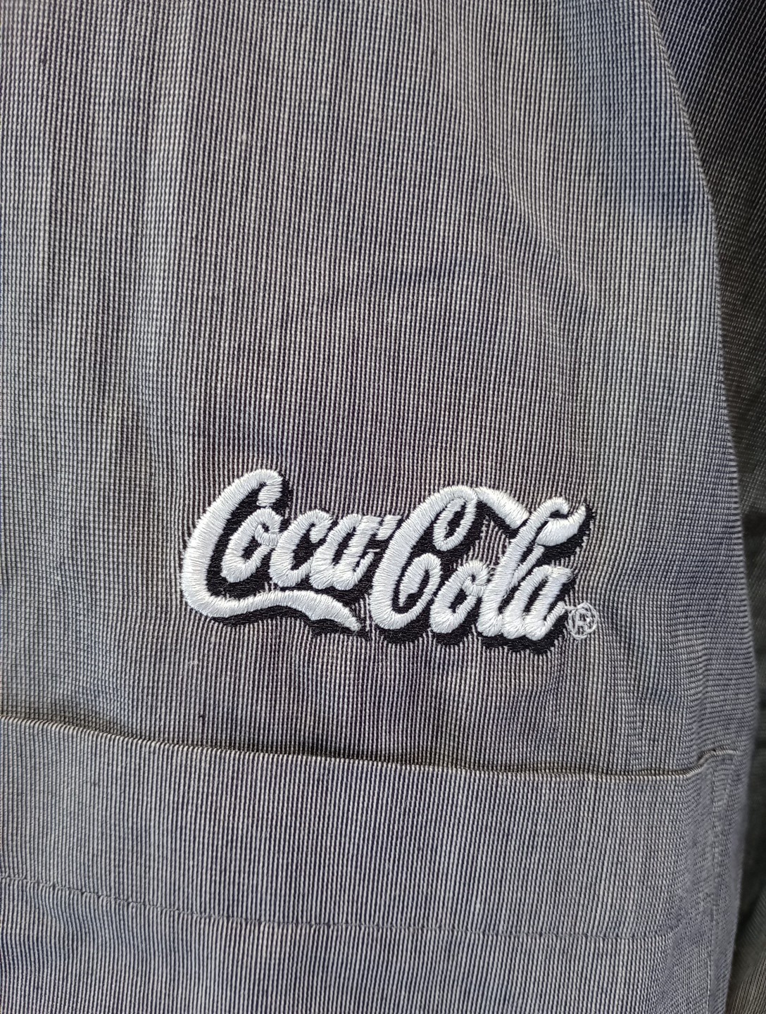 Affinity Apparel Coca-Cola Button-Down Shirt Men'… - image 4