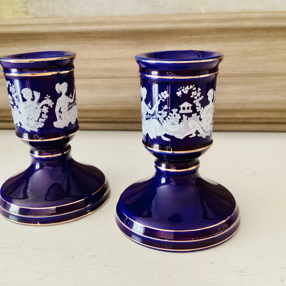 Juego de 2 candelabros griegos de porcelana vintage con detalles de oro azul cobalto y blanco Foto 4 de 4