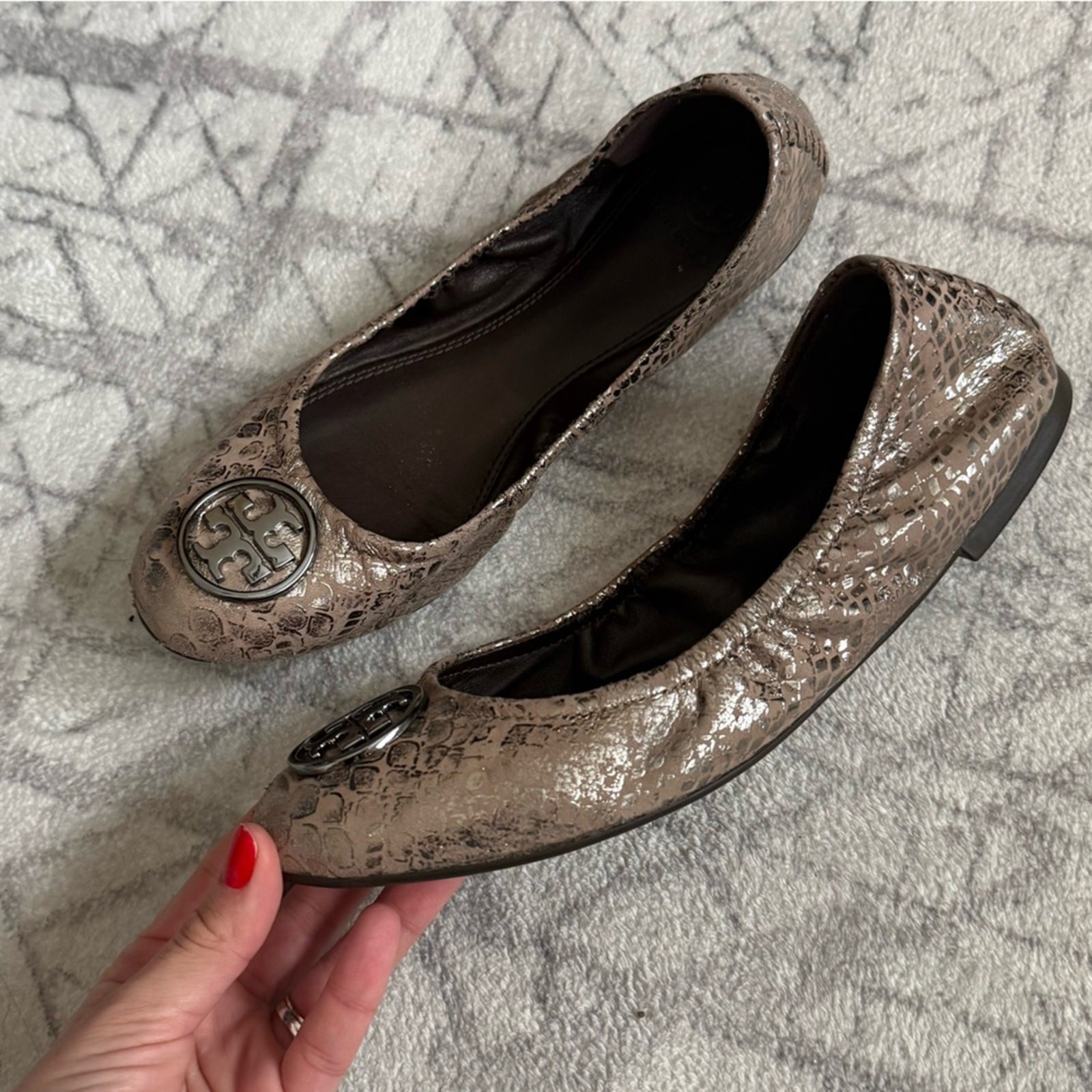 Tory Burch Heidi Scrunch Metallic Taupe Ballet Flats – Size 9 thumbnail 4