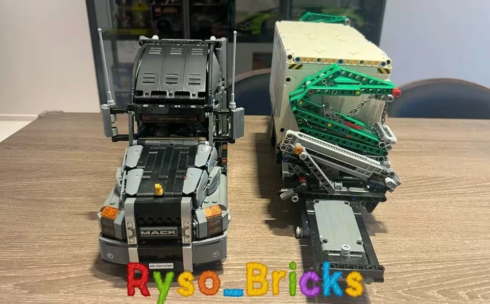 LEGO 42078: Mack Anthem – Built, Complete, No Box, With Instructions - Image 4 of 4